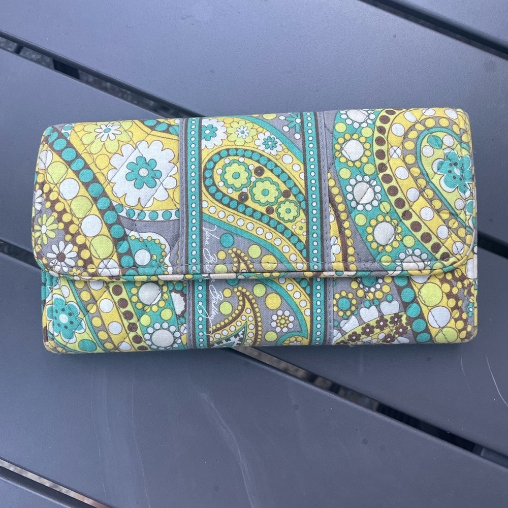 Vera Bradley wallet LEMON PARFAIT Clutch Magnetic Yellow‎ Grey Aqua Paisley - Picture 1 of 4